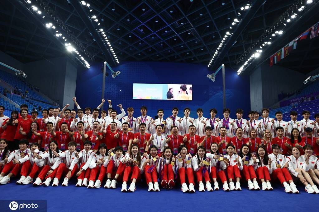 萧常乾也知道自己妈妈是个什么样的人，无奈的叹了口气，开口道：您回去不要紧，但是您得给我点儿钱啊，不然一会儿我怎么交检查费啊，万一医生要给我开药什么的，还需要医药费呢。